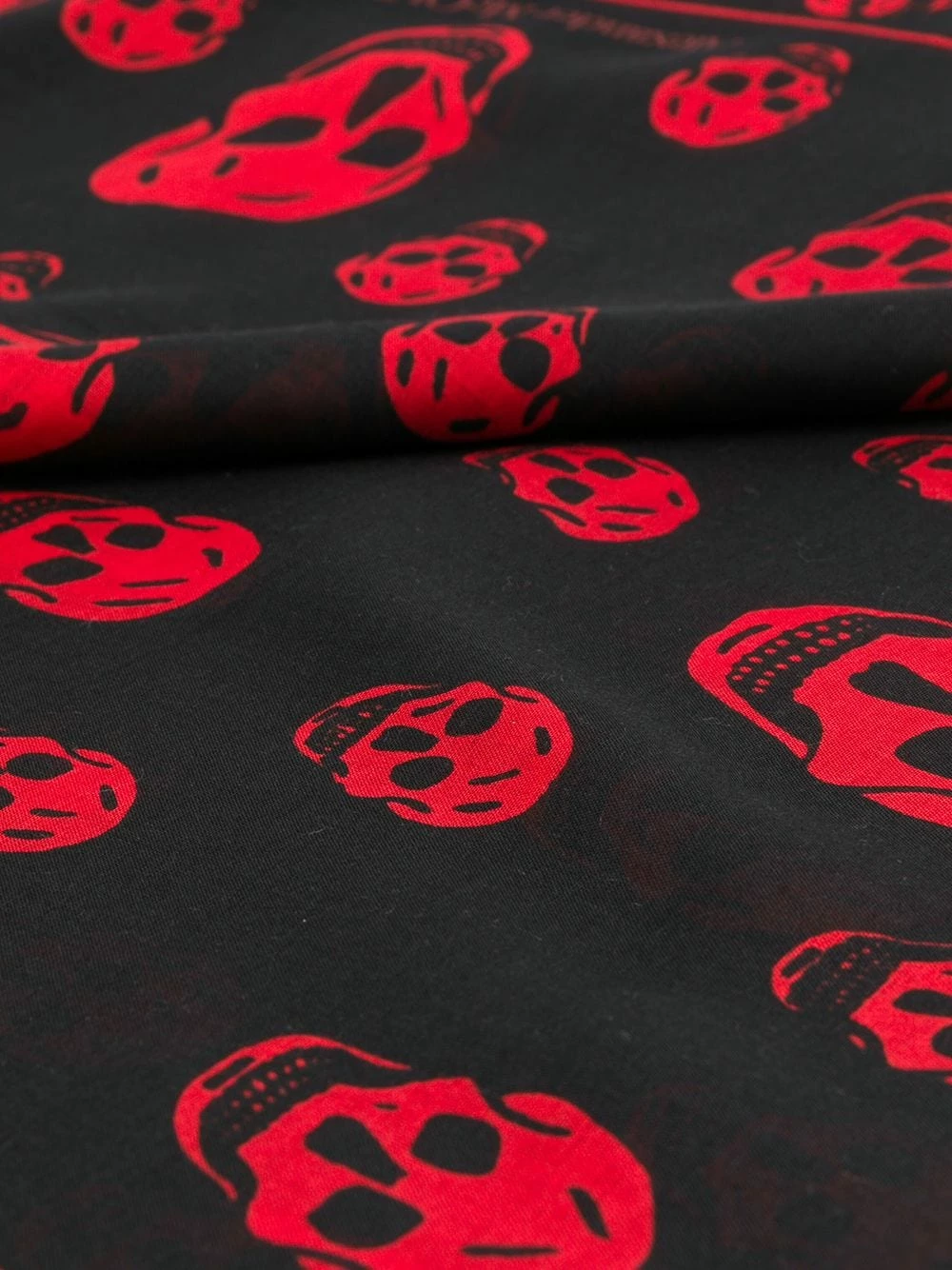 Alexander McQueen Skull scarf 3 Alexander McQueen skull scarf
