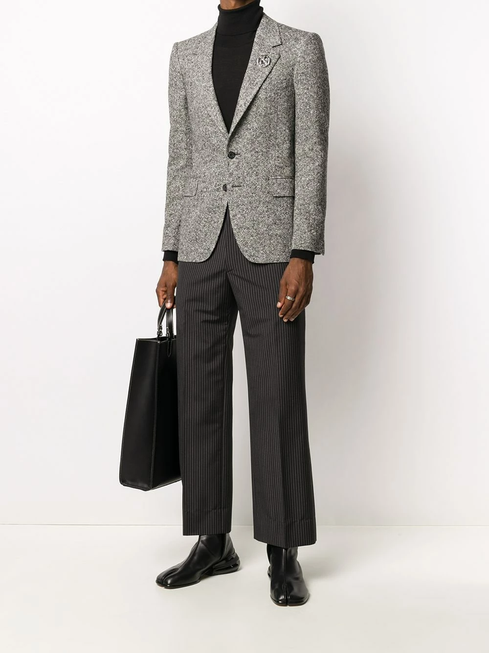 Alexander McQueen Brooch embellished single breasted blazer 2 Alexander McQueen brooch-embellished single-breasted blazer