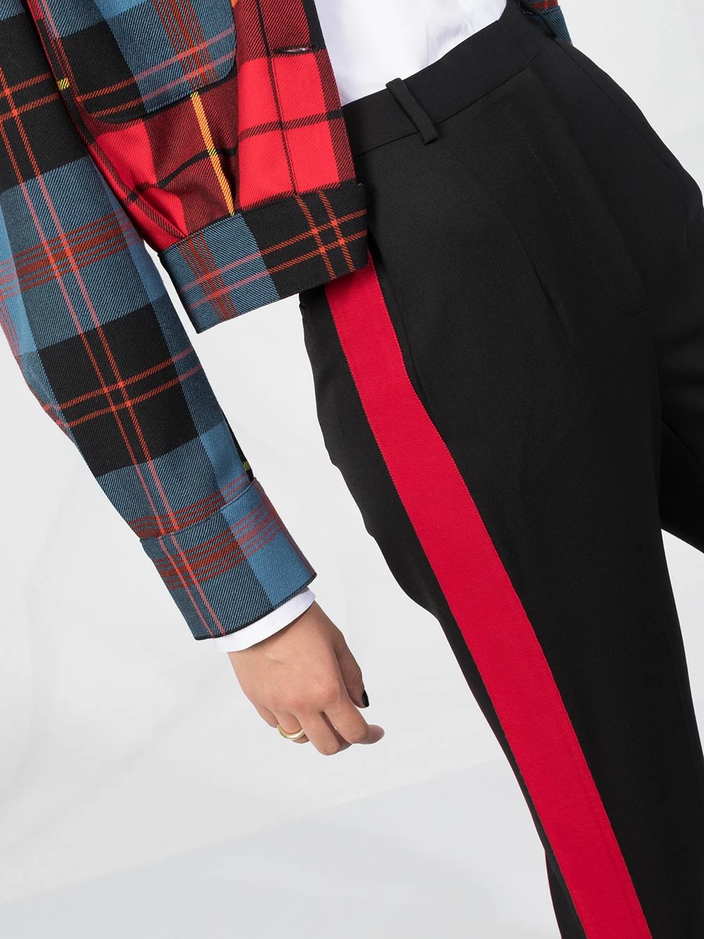 Alexander McQueen Side panel tailored trousers 3 Alexander McQueen side-panel tailored trousers