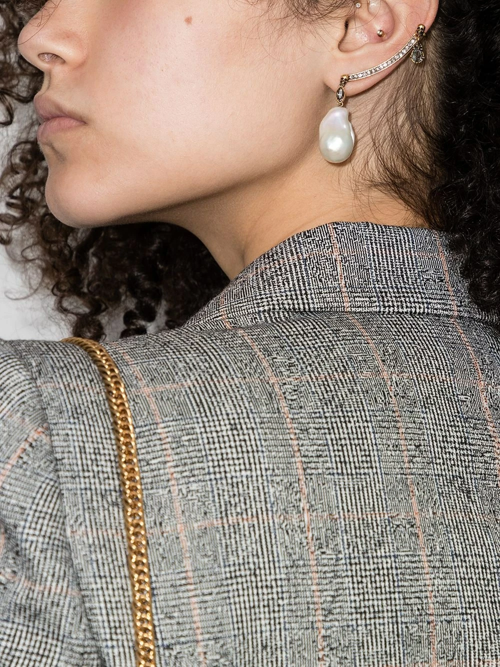 Alexander McQueen Crystal embellishment pearl pendant ear cuff 2 Alexander McQueen crystal-embellishment pearl pendant ear cuff