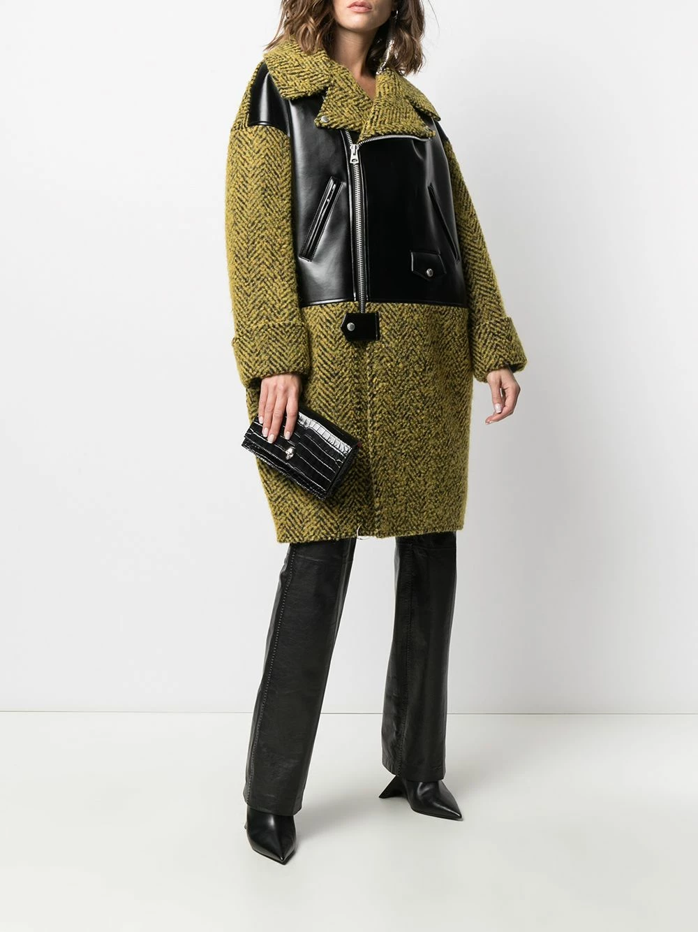 Alexander McQueen Skull embellished clutch bag 2 Alexander McQueen skull-embellished clutch bag