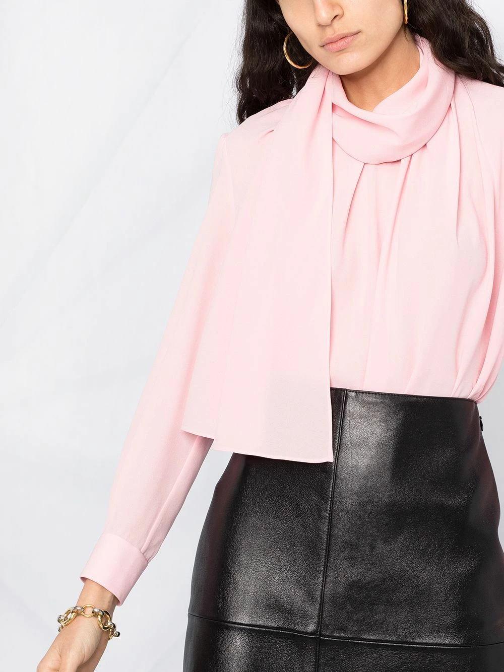 Alexander McQueen Scarf style long sleeved blouse 5 Alexander McQueen scarf-style long-sleeved blouse