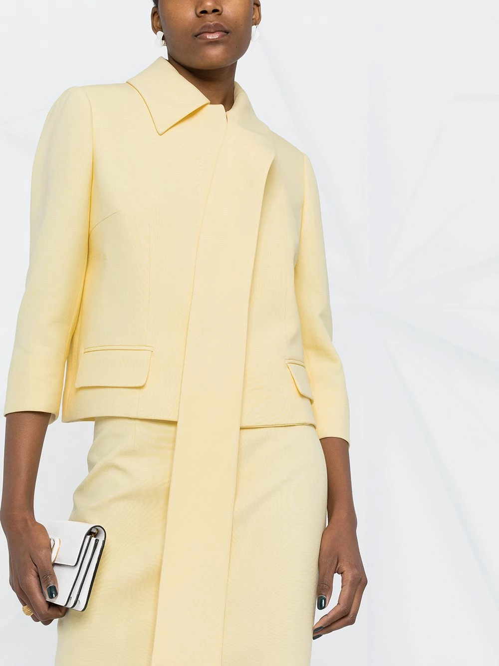 Alexander McQueen Cropped single breasted jacket 5 Alexander McQueen cropped single-breasted jacket