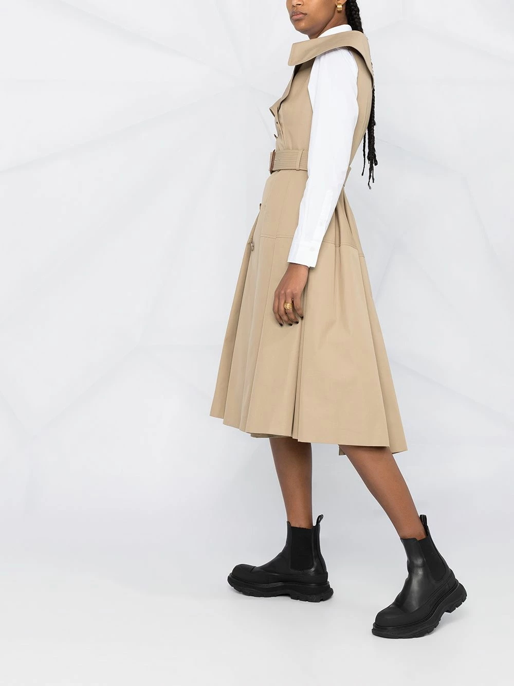 Alexander McQueen Sleeveless pleated trench coat 4 Alexander McQueen sleeveless pleated trench coat