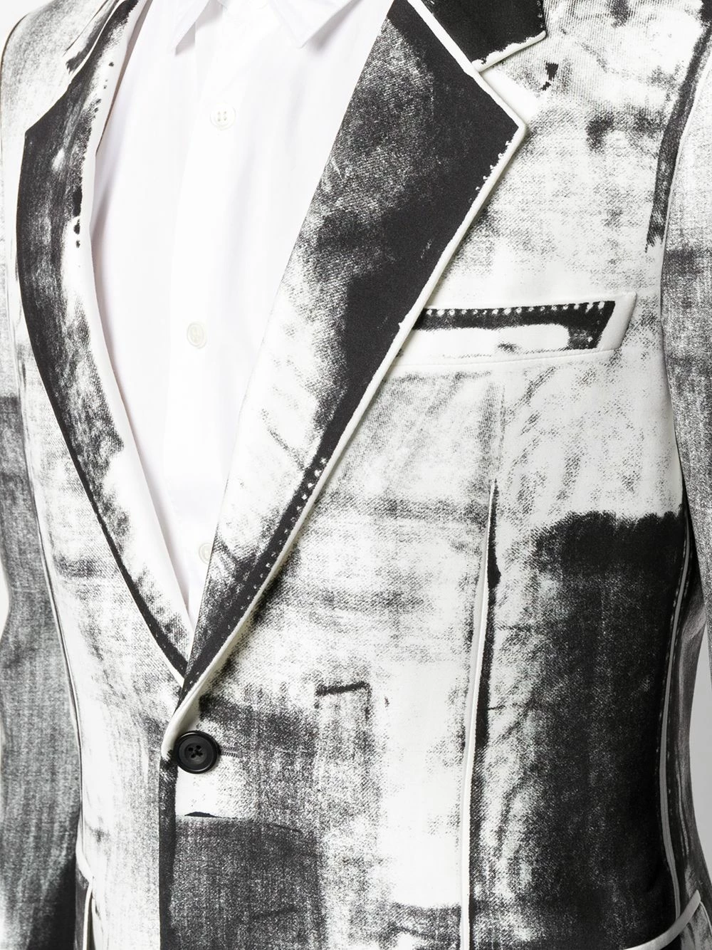 Alexander McQueen Trompe l'oeil single breasted blazer 5 Alexander McQueen Trompe-l'oeil single-breasted blazer