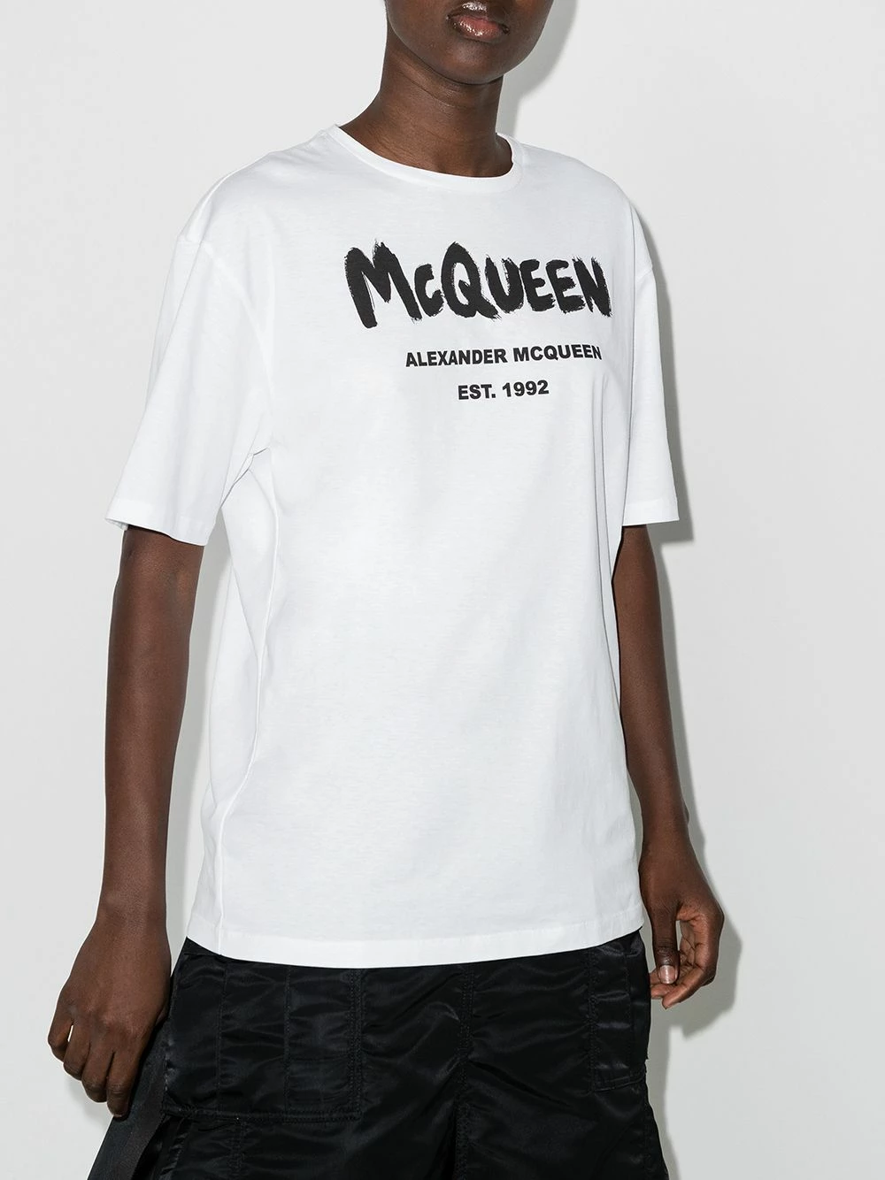 Alexander McQueen Logo print cotton T shirt 2 Alexander McQueen logo-print cotton T-shirt