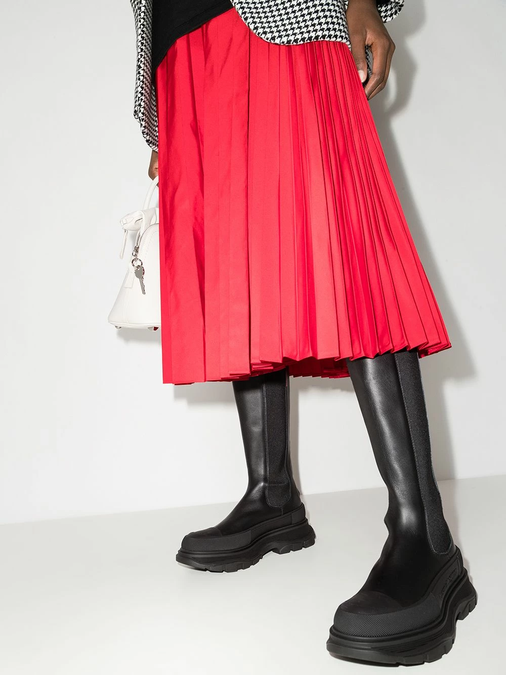 Alexander McQueen Tread Slick knee high boots 2 Alexander McQueen Tread Slick knee-high boots