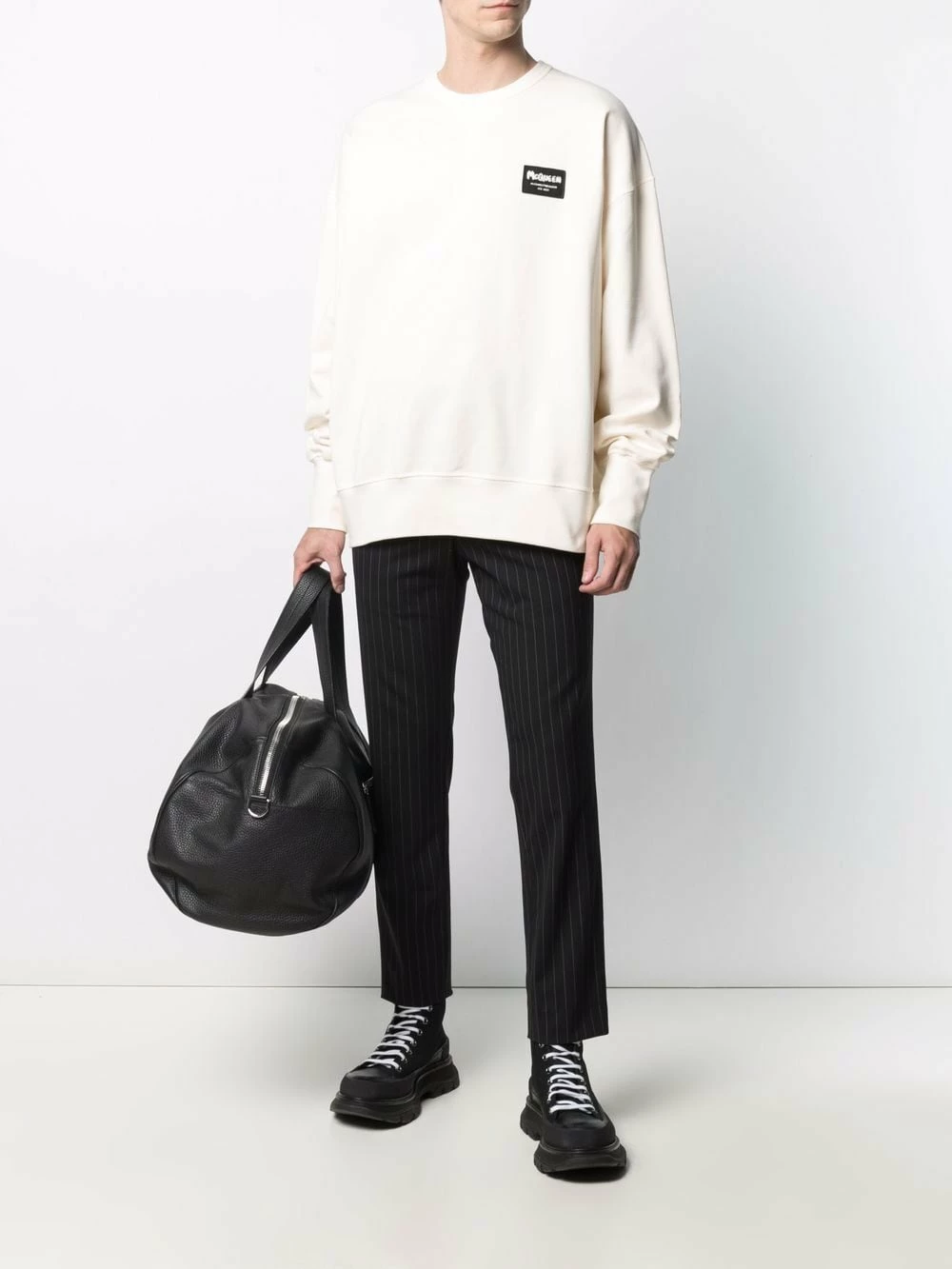 Alexander McQueen Logo patch oversized sweatshirt 2 Alexander McQueen logo-patch oversized sweatshirt