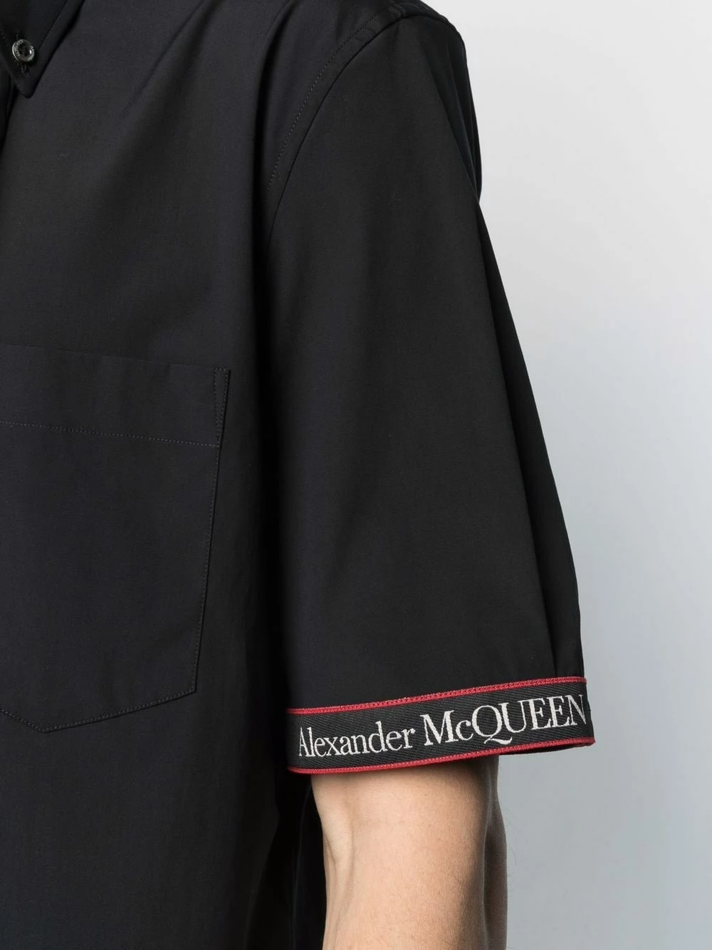 Alexander McQueen Logo trim short sleeve shirt 5 Alexander McQueen logo-trim short-sleeve shirt