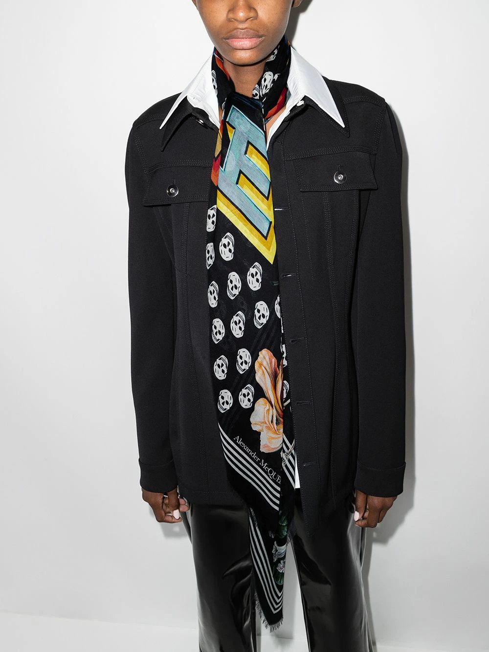 Alexander McQueen Skull print logo scarf 2 Alexander McQueen skull-print logo scarf