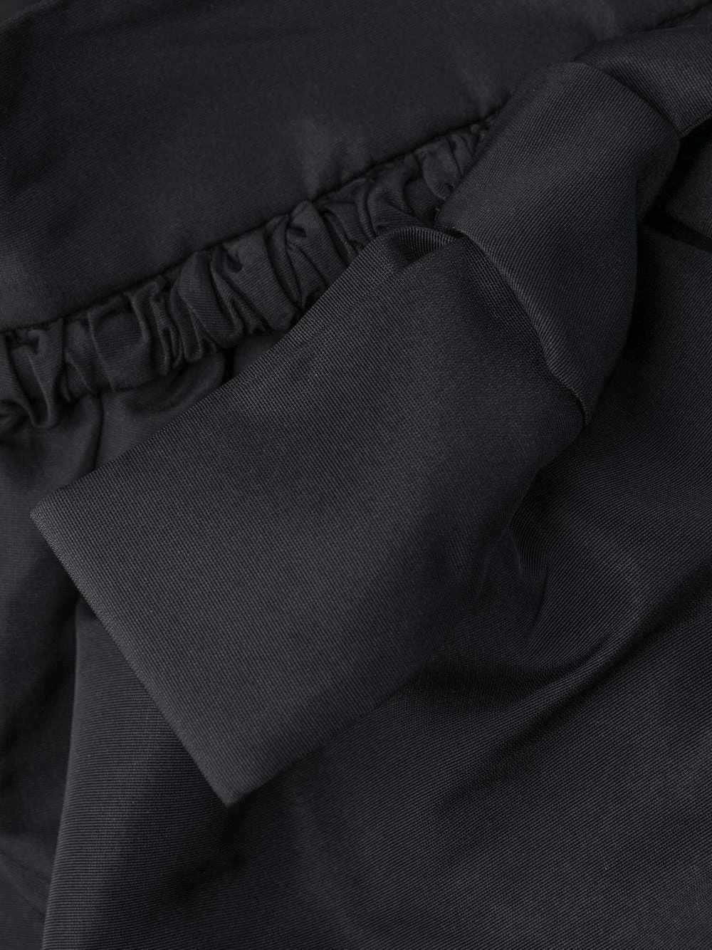 Alexander McQueen High waisted voluminous trousers 6 Alexander McQueen high-waisted voluminous trousers