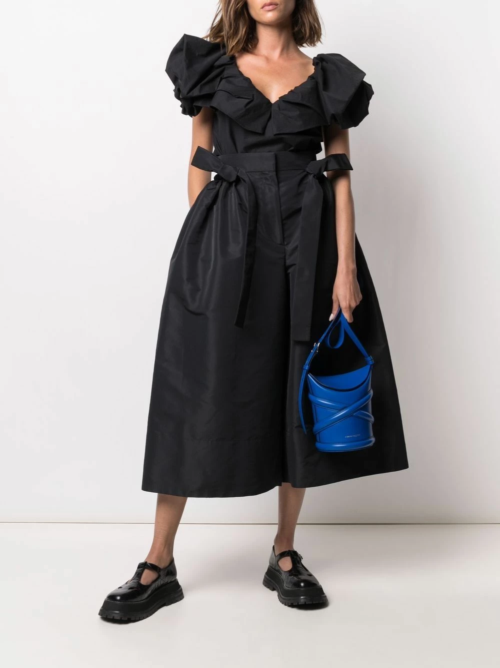 Alexander McQueen High waisted voluminous trousers 2 Alexander McQueen high-waisted voluminous trousers