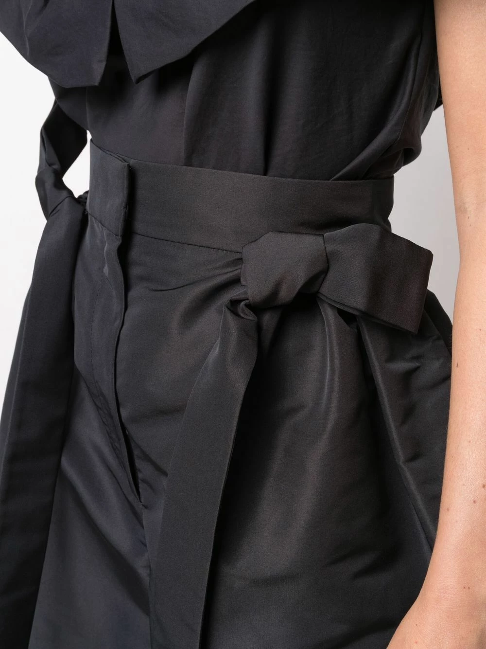 Alexander McQueen High waisted voluminous trousers 5 Alexander McQueen high-waisted voluminous trousers