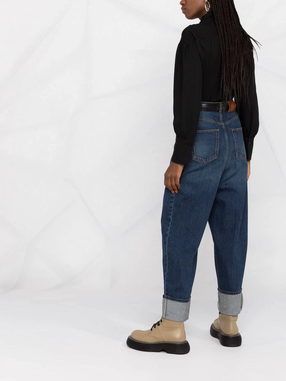 Alexander McQueen High rise tapered jeans 6 Alexander McQueen high-rise tapered jeans