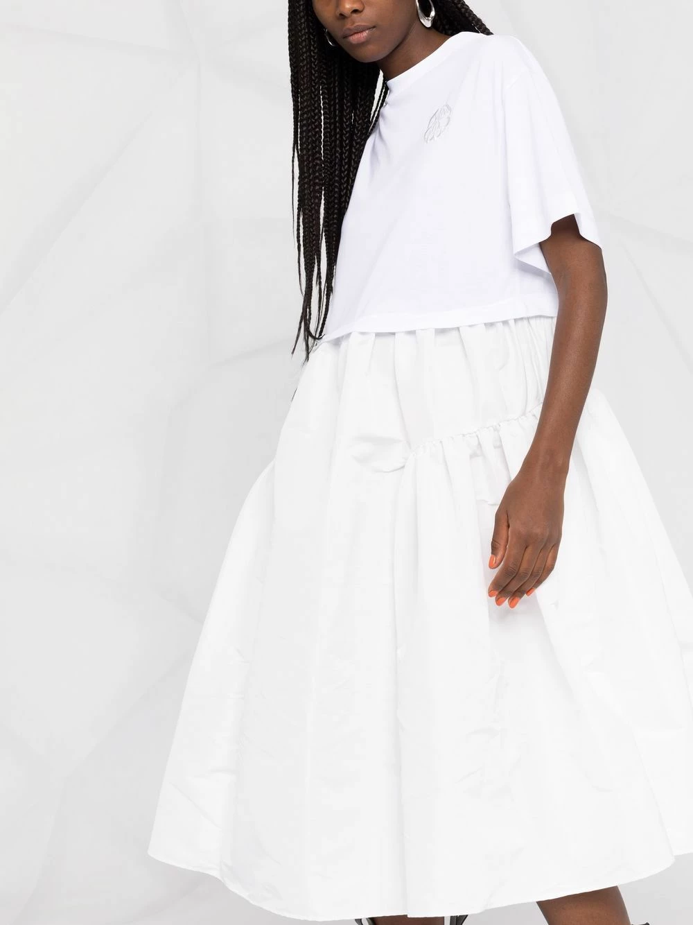 Alexander McQueen Embroidered motif short sleeve dress 3 Alexander McQueen embroidered-motif short-sleeve dress