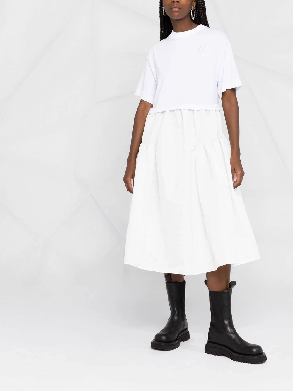 Alexander McQueen Embroidered motif short sleeve dress 2 Alexander McQueen embroidered-motif short-sleeve dress