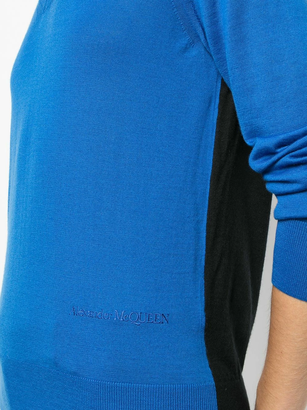 Alexander McQueen Contrasting panel long sleeve jumper 5 Alexander McQueen contrasting-panel long-sleeve jumper