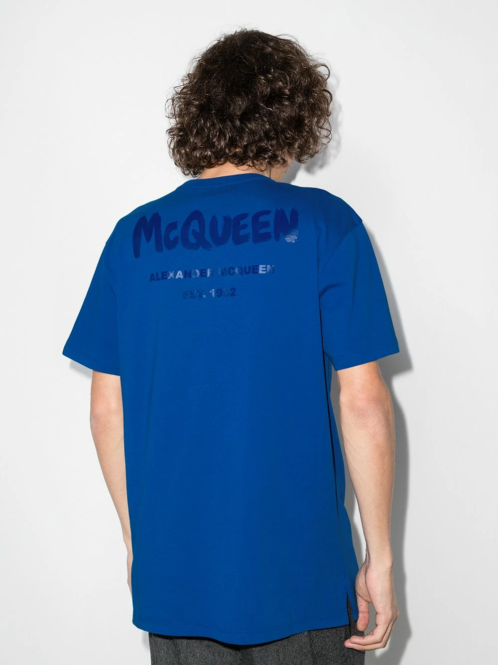 Alexander McQueen Graffiti logo cotton T shirt 3 Alexander McQueen graffiti-logo cotton T-shirt