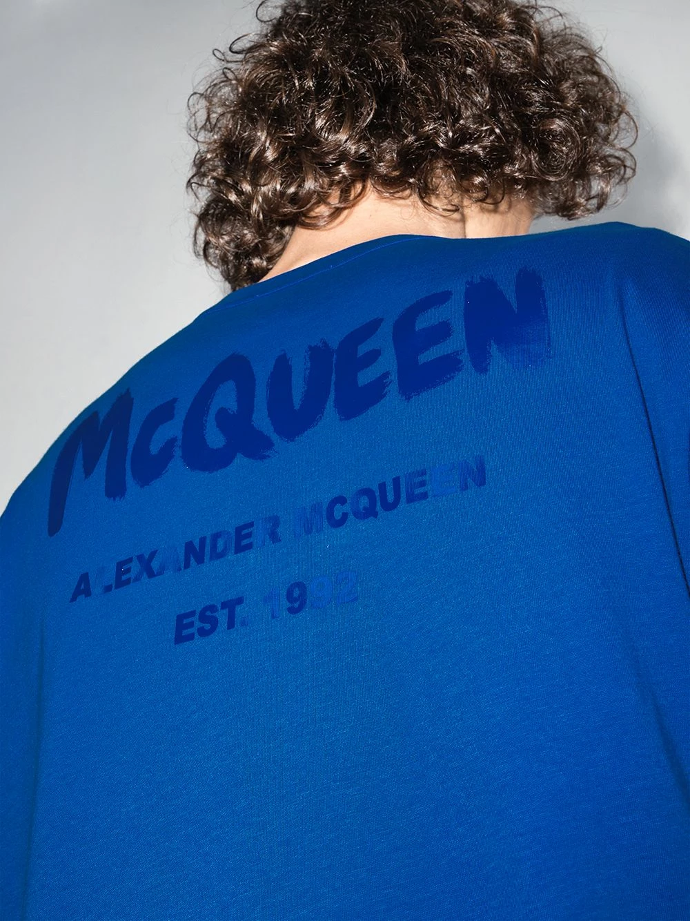 Alexander McQueen Graffiti logo cotton T shirt 4 Alexander McQueen graffiti-logo cotton T-shirt