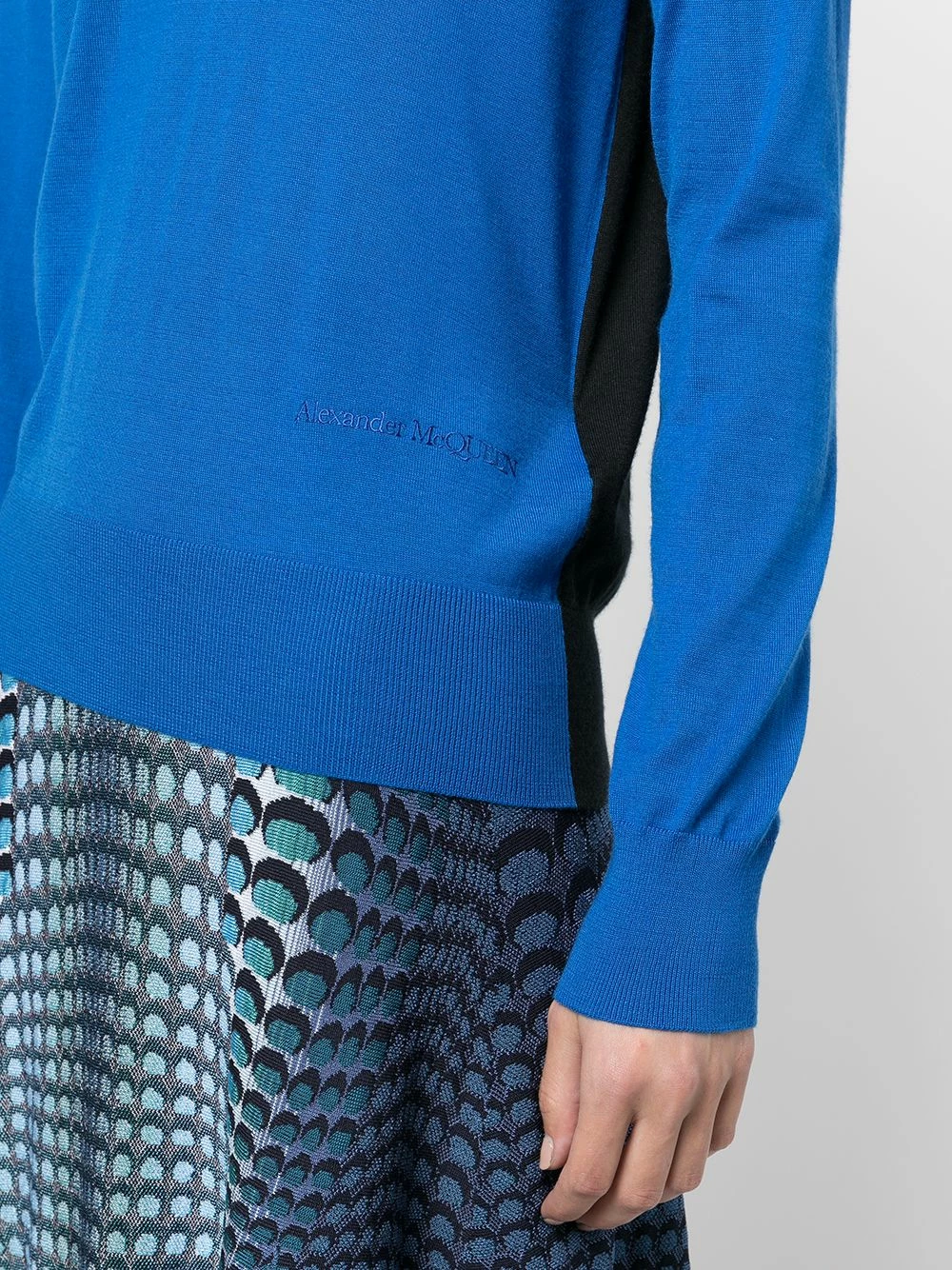 Alexander McQueen V neck cashmere jumper 5 Alexander McQueen V-neck cashmere jumper