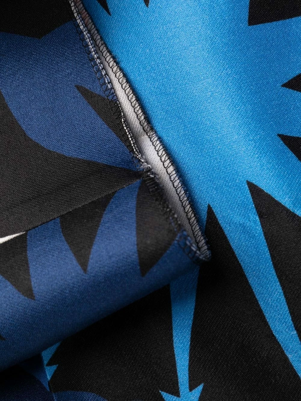 Alexander McQueen Graphic print slim fit trousers 7 Alexander McQueen graphic-print slim-fit trousers