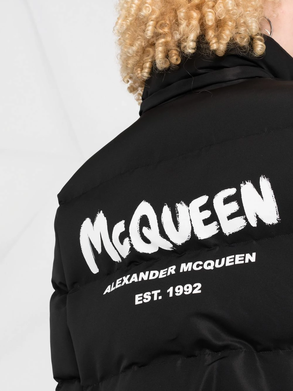 Alexander McQueen Logo print hooded puffer jacket 5 Alexander McQueen logo-print hooded puffer jacket