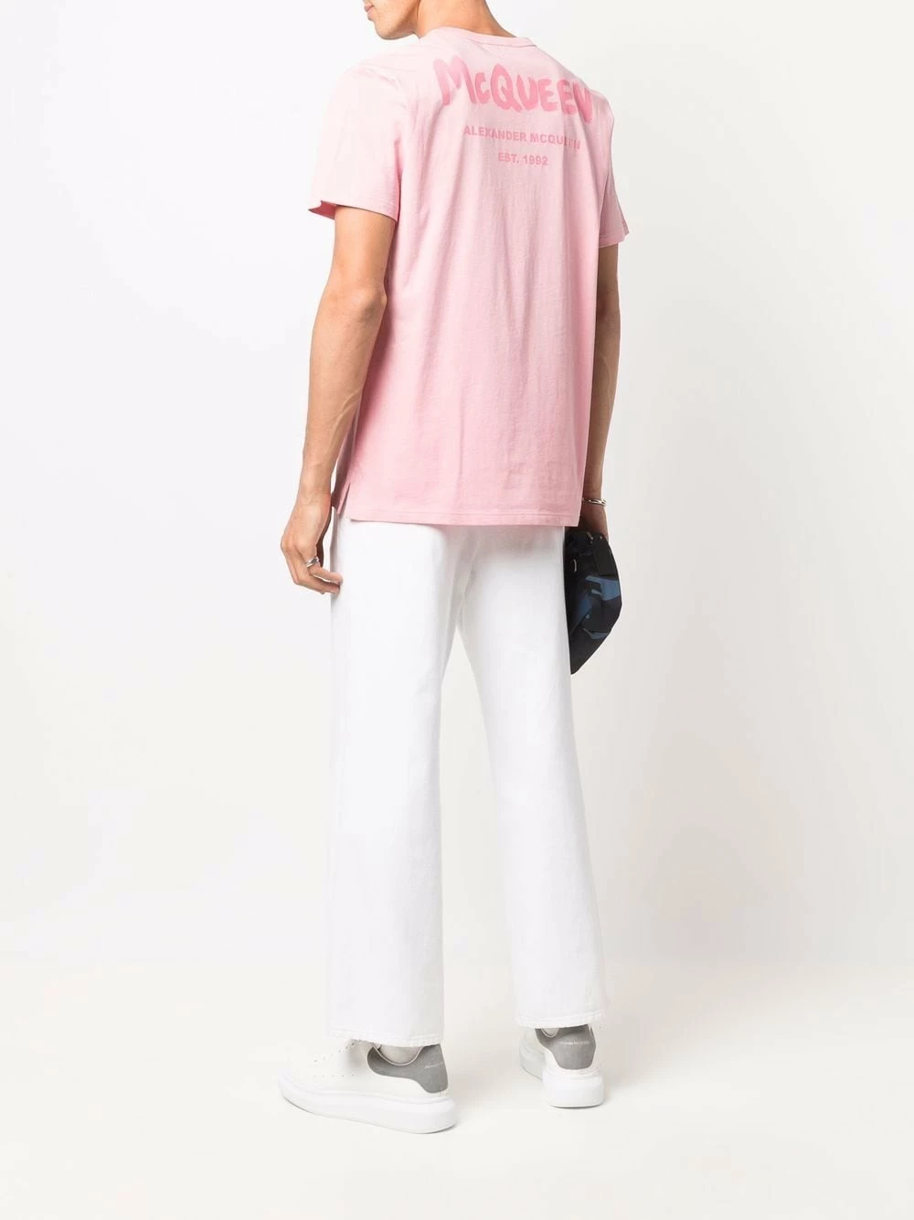 Alexander McQueen Graffiti logo print T shirt 2 Alexander McQueen graffiti-logo print T-shirt