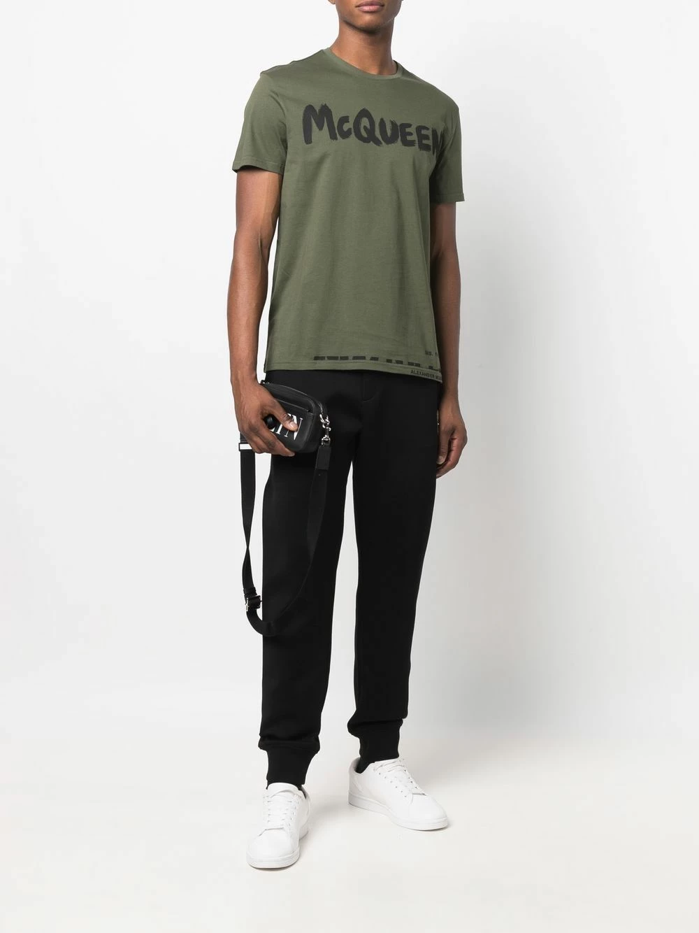 Alexander McQueen Logo print short sleeved T shirt 2 Alexander McQueen logo-print short-sleeved T-shirt