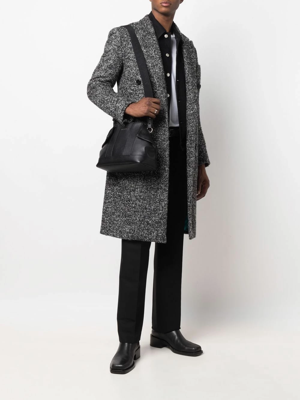 Alexander McQueen Engraved logo leather shoulder bag 2 Alexander McQueen engraved-logo leather shoulder bag