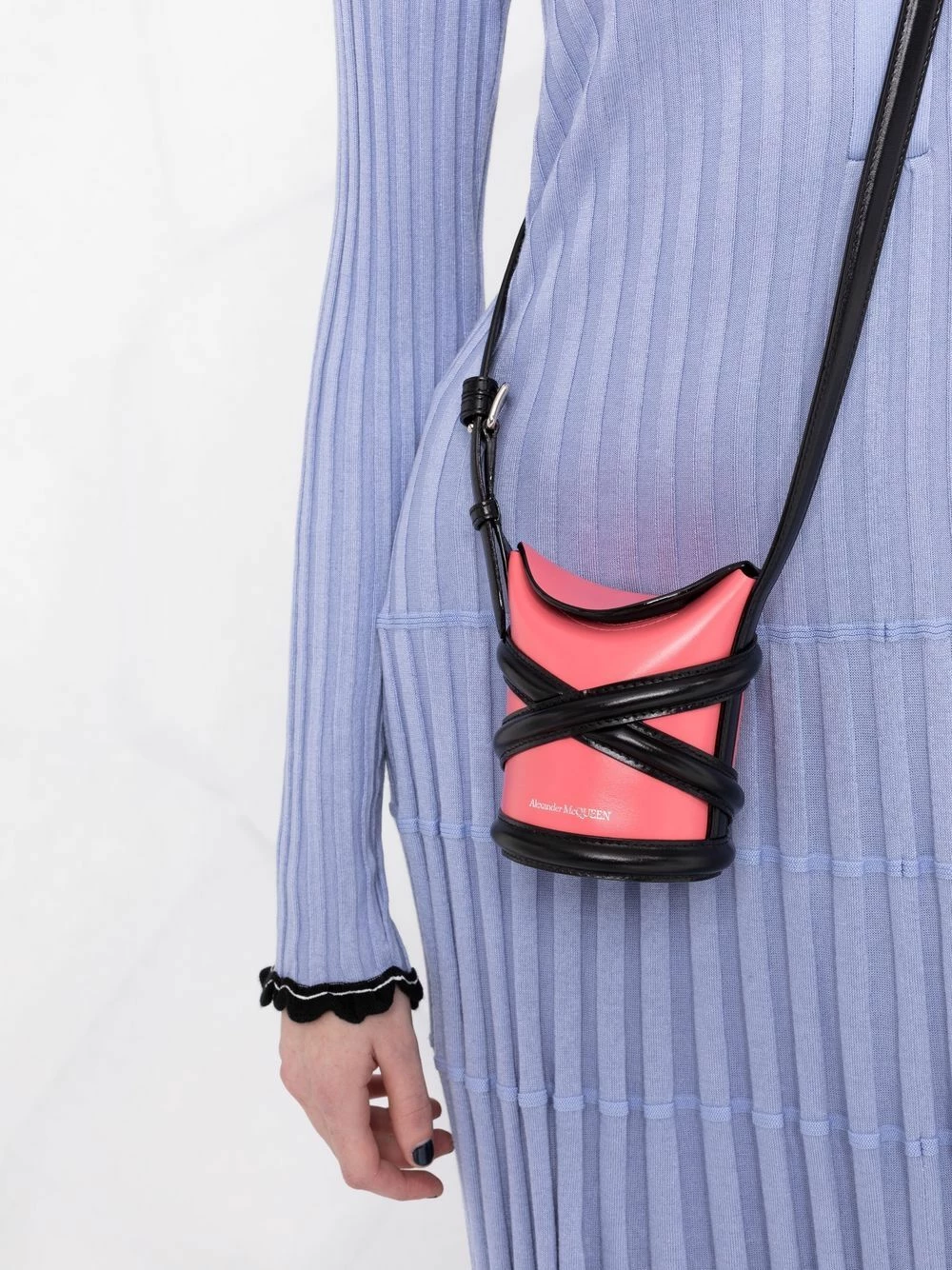 Alexander McQueen The mini Curve bucket bag 3 Alexander McQueen The mini Curve bucket bag