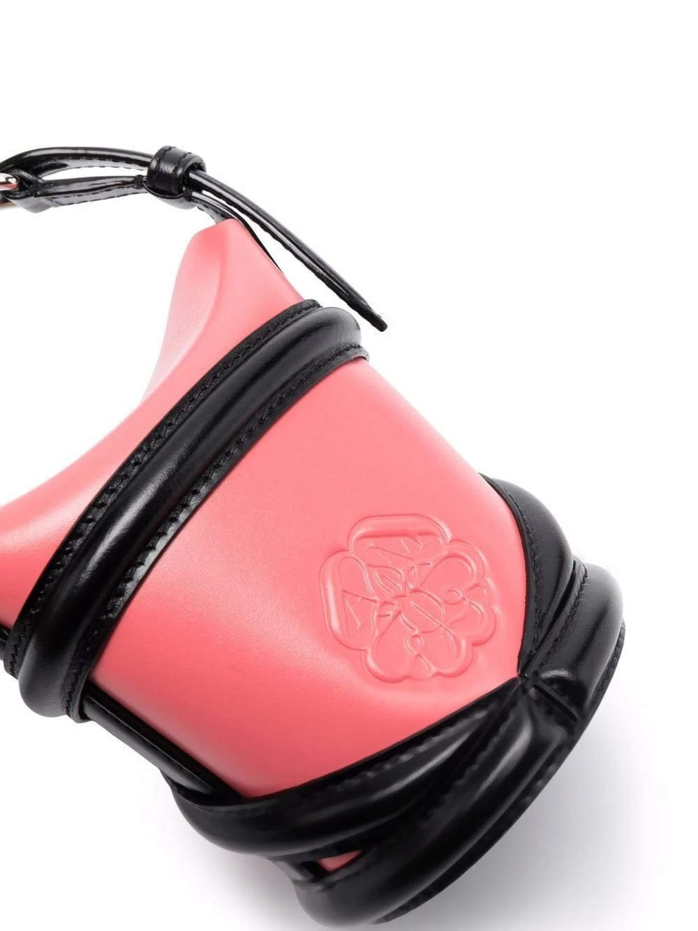 Alexander McQueen The mini Curve bucket bag 5 Alexander McQueen The mini Curve bucket bag